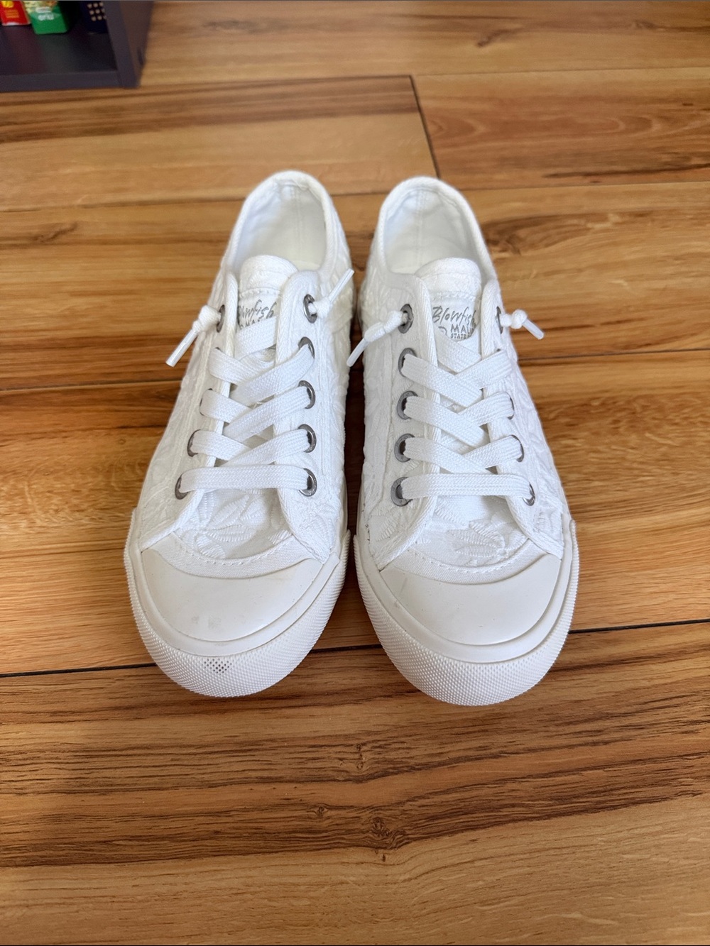 White Low-Top Lace-Up Women’s Sneakers